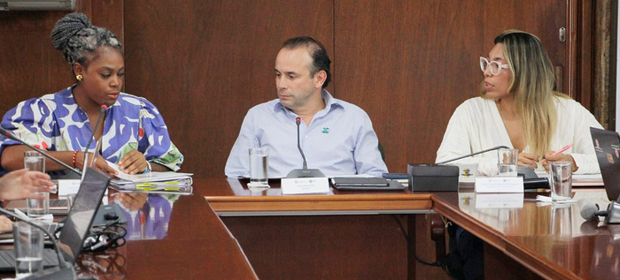 Secretar&iacute;a de Educaci&oacute;n y MEN abordan temas cruciales para mejorar la educaci&oacute;n en Cali