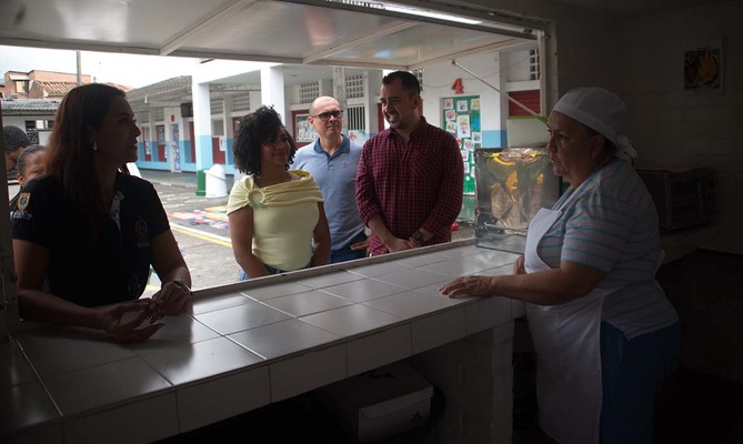 Tiendas escolares de dos instituciones educativas oficiales son modelo de sana alimentaci&oacute;n para ni&ntilde;os y j&oacute;venes