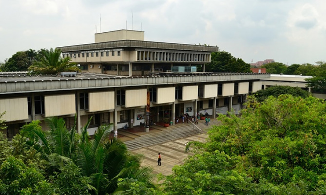 La Universidad del Valle actualiz&oacute; su oferta acad&eacute;mica en programas de pregrado para aspirantes con condiciones excepcionales