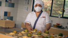 Con supervisi&oacute;n y la entrega de menajes, la Secretar&iacute;a de Educaci&oacute;n Distrital fortalece el Programa de Alimentaci&oacute;n Escolar PAE