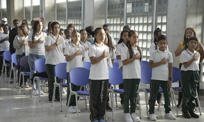 &iexcl;En 2025, ning&uacute;n ni&ntilde;o sin estudiar!: Cali garantiza m&aacute;s cupos disponibles en colegios oficiales