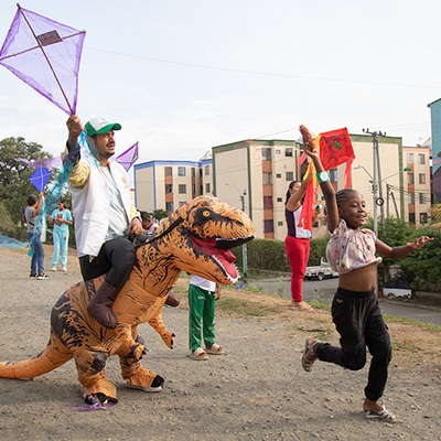 Con p&iacute;cnic, una tarde de cometas y actividades l&uacute;dicas, los ni&ntilde;os  fueron protagonistas en el jarill&oacute;n del r&iacute;o Cauca