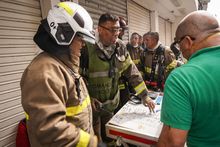 Autoridades y bomberos de Cali controlaron incendio en el Centro Comercial El Tesoro