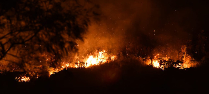 M&aacute;s de 300 personas ayudaron a controlar incendio en el norte de Cali
