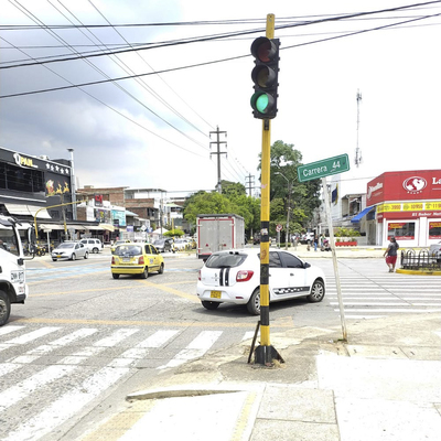 Listas primeras obras civiles de intersecciones semaf&oacute;ricas inteligentes