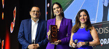 Trayectoria period&iacute;stica fue homenajeada en los Premios &lsquo;Alfonso Bonilla Arag&oacute;n&rsquo;