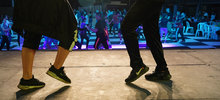 Estilo cale&ntilde;o enamora a turistas extranjeros que visitan el Festival Mundial de Salsa 