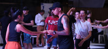 Estilo cale&ntilde;o enamora a turistas extranjeros que visitan el Festival Mundial de Salsa 