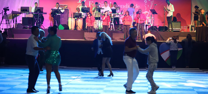 Orquesta de invidentes encendi&oacute; al p&uacute;blico en el Festival Mundial de Salsa