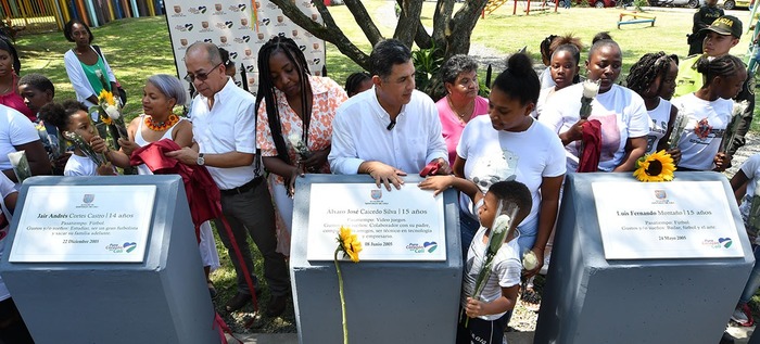 Se develaron los monumentos en honor a los j&oacute;venes asesinados en Llano Verde