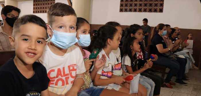 Navidad, sonrisas y cale&ntilde;idad para la ni&ntilde;ez del barrio Breta&ntilde;a