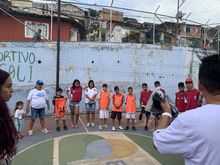 Ni&ntilde;os y ni&ntilde;as de la comuna 20 pasan su tiempo libre lejos de la violencia, gracias al arte y el deporte