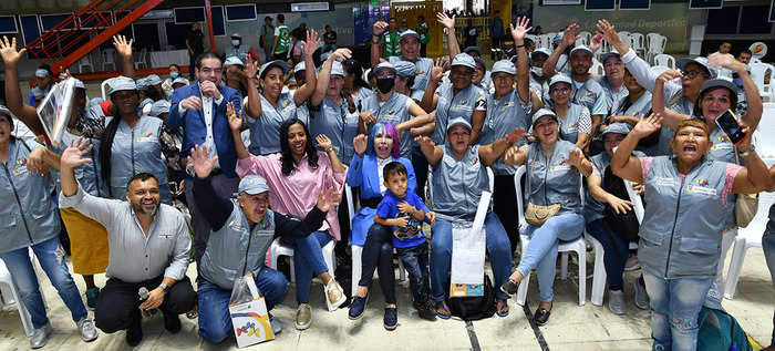 Gobierno Nacional y Alcald&iacute;a de Cali apoyan a tenderos con capital e insumos