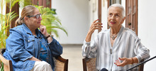 Amparo Sinisterra de Carvajal y Mariana Garc&eacute;s no solo respiran cultura, tambi&eacute;n la construyen