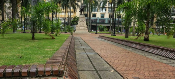 Plaza de Cayzedo tendr&iacute;a cerramiento perimetral con rejas de la &eacute;poca