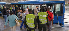 Cale&ntilde;os valoran de manera positiva presencia de la Polic&iacute;a en las estaciones del MIO