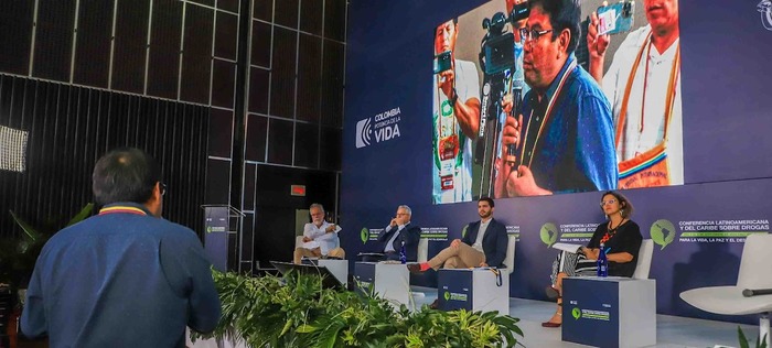 Gobierno Nacional ratifica lucha contra las drogas il&iacute;citas y apoyo a los cultivadores campesinos