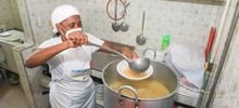 Uno de los Manyoma, se tom&oacute; con su sabor, uno de los comedores comunitarios en Cali