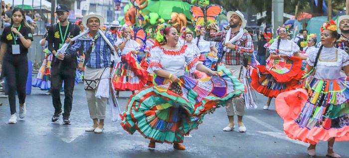 Las culturas del Valle desfilaron por la Calle de la Feria de Cali