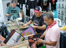 &lsquo;Encuentro de Mel&oacute;manos y Coleccionistas&rsquo; prendi&oacute; luces en la Feria con m&uacute;sica tropical