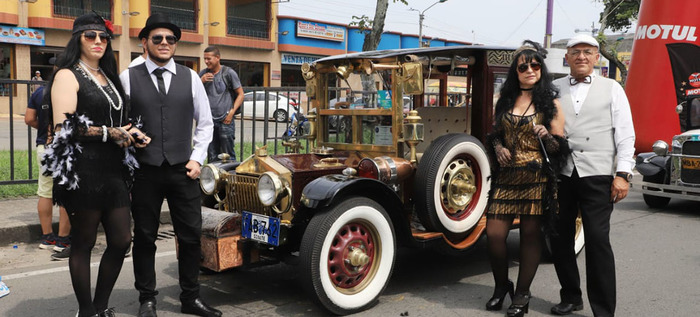 Joyas desde los a&ntilde;os 20&rsquo; rodaron por la Calle de la Feria