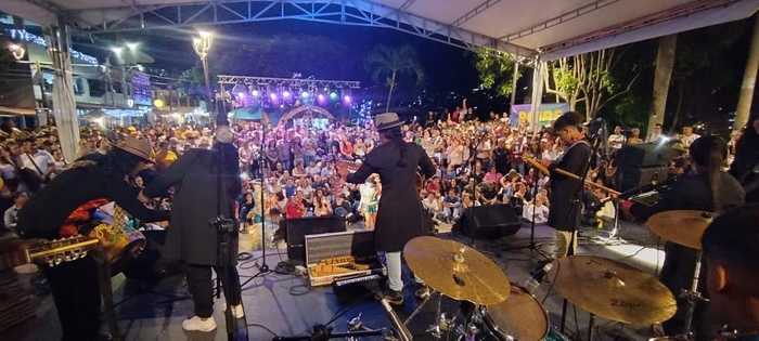 Feria Alternativa cierra con broche de oro en la Loma de la Cruz y continua en Los Cristales