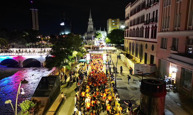 Cali se une a la fiesta del f&uacute;tbol con pantallas gigantes en los dos bulevares de la ciudad
