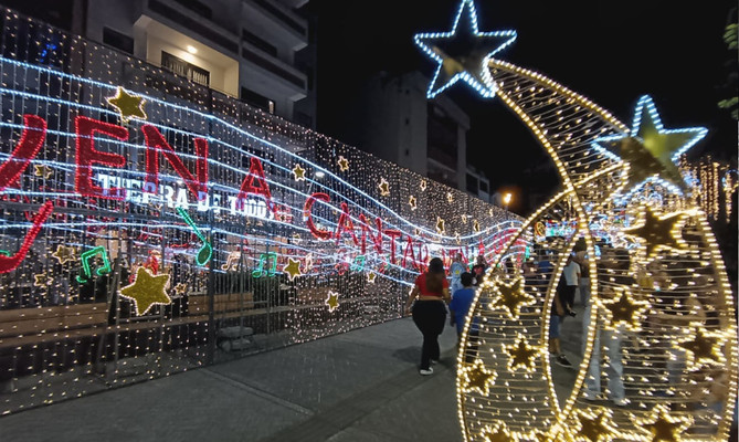 &iquest;Qu&eacute; opinan los cale&ntilde;os sobre el alumbrado navide&ntilde;o en Cali?