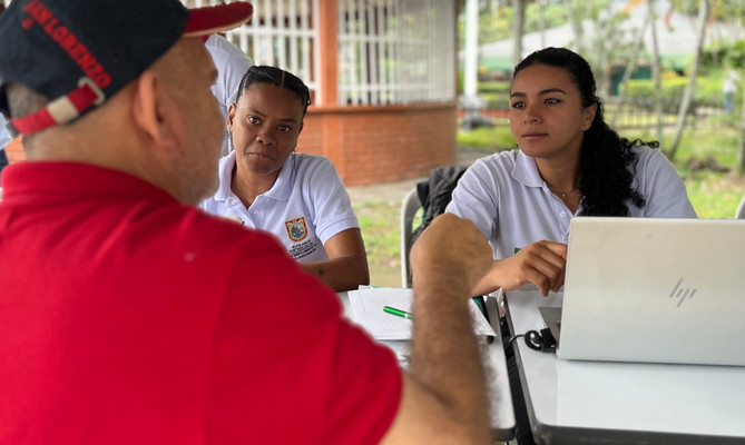Hacienda Cali se uni&oacute; a la estrategia &lsquo;Radio al Barrio&rsquo; de RCN  y escuch&oacute; a los habitantes del barrio Limonar