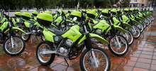 Entrega motos y polic&iacute;a 06
