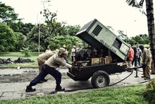 Simon Bolivar  carril auxiliar con 67 b 