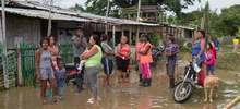 Suministro de agua potable y v&iacute;veres en sectores afectados por alto caudal del r&iacute;o Cauca