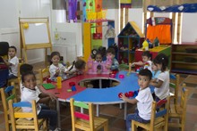 Gobierno Armitage enfoca su programa de inversi&oacute;n social en la educaci&oacute;n