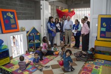 Gobierno Armitage enfoca su programa de inversi&oacute;n social en la educaci&oacute;n