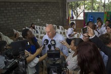  Gobierno Armitage enfoca su programa de inversi&oacute;n social en la educaci&oacute;n