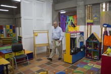  Gobierno Armitage enfoca su programa de inversi&oacute;n social en la educaci&oacute;n