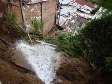 Agua satur&oacute; terreno y provoc&oacute; un deslizamiento de tierra en Alto Aguacatal