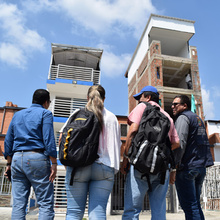 Vea c&oacute;mo construcciones irrespetan las normas urban&iacute;sticas