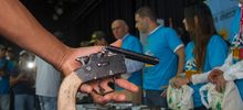 Armas por oportunidades: las fotos de la entrega de m&aacute;s de 40 armas de j&oacute;venes expandilleros