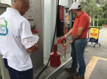 Cale&ntilde;os con garant&iacute;as de consumo; inspeccionados parqueadero, estaci&oacute;n de servicio e hipermercado