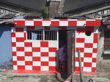 Hombres y mujeres trabajan mancomunadamente por la galer&iacute;a de Santa Elena