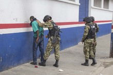 Operativo entre las autoridades golpea tres bodegas del &lsquo;mercado negro&rsquo; de autopartes