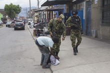 Operativo entre las autoridades golpea tres bodegas del &lsquo;mercado negro&rsquo; de autopartes