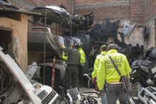 Operativo entre las autoridades golpea tres bodegas del &lsquo;mercado negro&rsquo; de autopartes