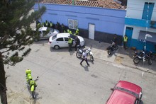 Operativo entre las autoridades golpea tres bodegas del &lsquo;mercado negro&rsquo; de autopartes