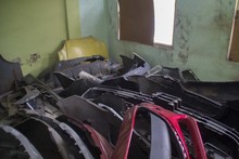 Operativo entre las autoridades golpea tres bodegas del &lsquo;mercado negro&rsquo; de autopartes