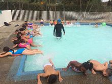 Deporvida lleg&oacute; a la comuna 2 para ense&ntilde;arle a sus ni&ntilde;os y ni&ntilde;as a nadar.