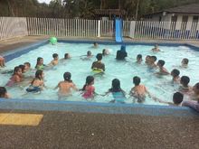 Deporvida lleg&oacute; a la comuna 2 para ense&ntilde;arle a sus ni&ntilde;os y ni&ntilde;as a nadar.