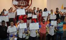 Alcalde Cali acompa&ntilde;&oacute; la ceremonia de grado de excombatientes de las FARC 14