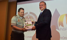 En cumbre de oficiales de la Polic&iacute;a, Armitage llama a trabajar desde lo social, para alcanzar el bienestar y el progreso del pa&iacute;s